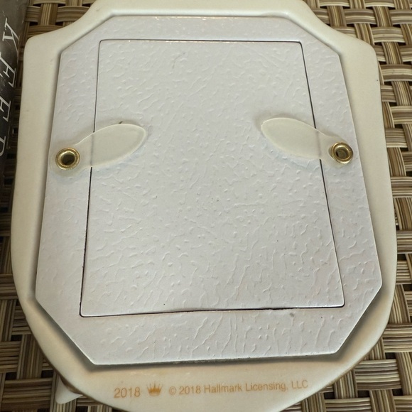 Hallmark Keepsake 2018 Graduate Photo Frame - Black and Gold - Picture 2 of 2